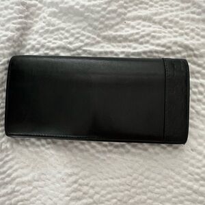 Gucci long wallet in excellent preloved condition black